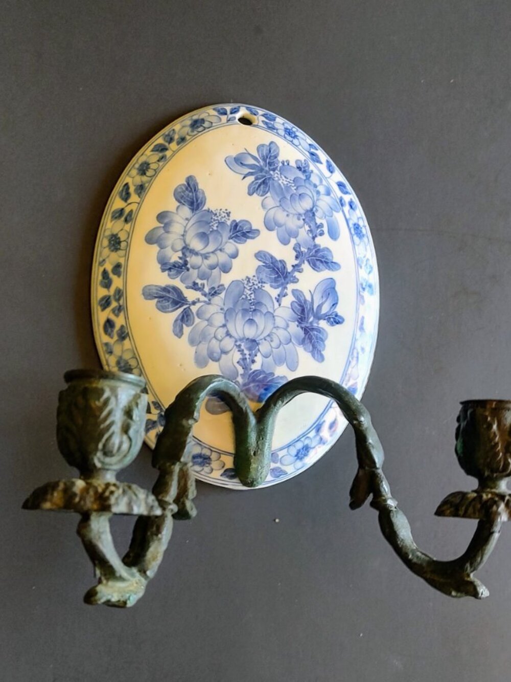 Rare Vintage Maitland Smith Oval Candle Sconce - Blue Floral Chinoiserie Delft - Picture 3 of 10